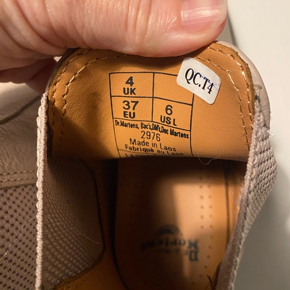 Dr. Martens Women’s 2976 Virginia Chelsea Boots in Vintage Taupe - Picture 3 of 5